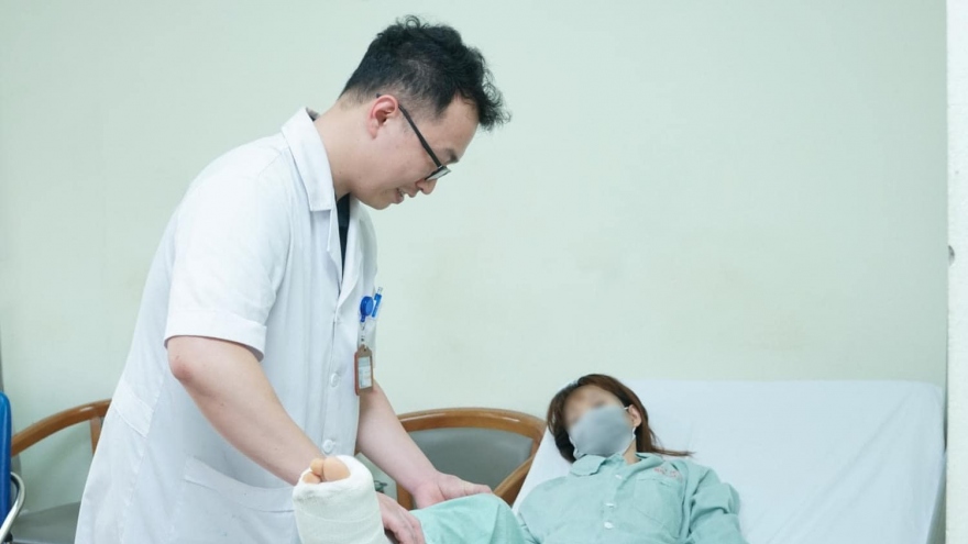 Cứu sống cô gái trẻ bị xe tải cán qua người