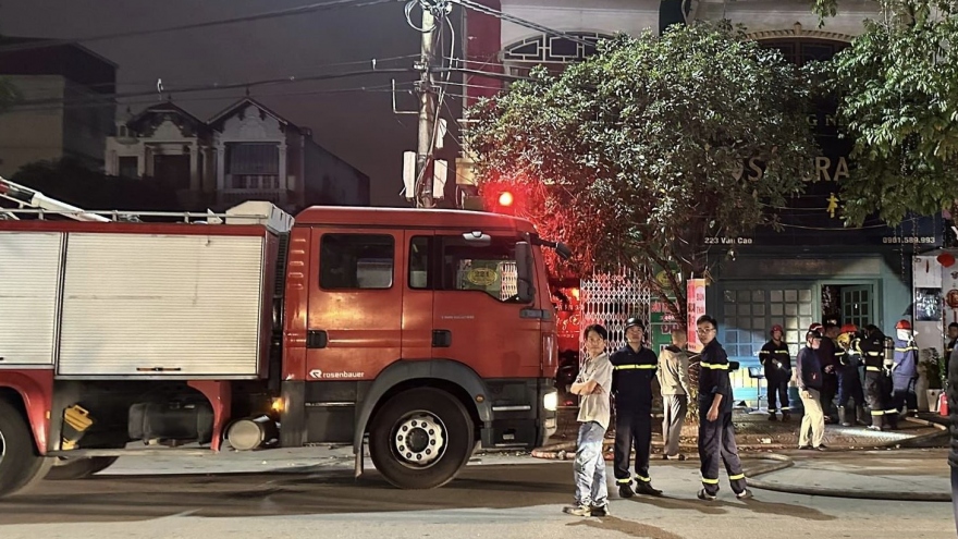 Dập tắt đám cháy tại quán bar ở Hải Phòng