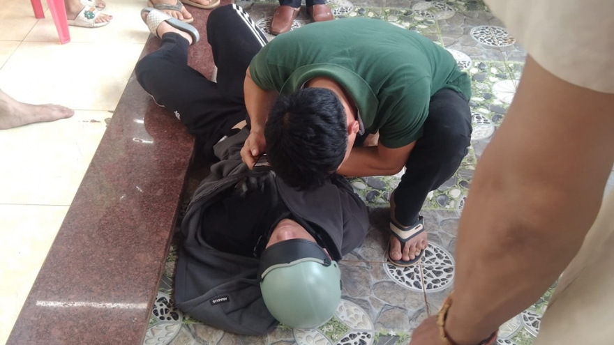 Khống chế nam thanh niên cướp tiệm vàng ở Bình Phước