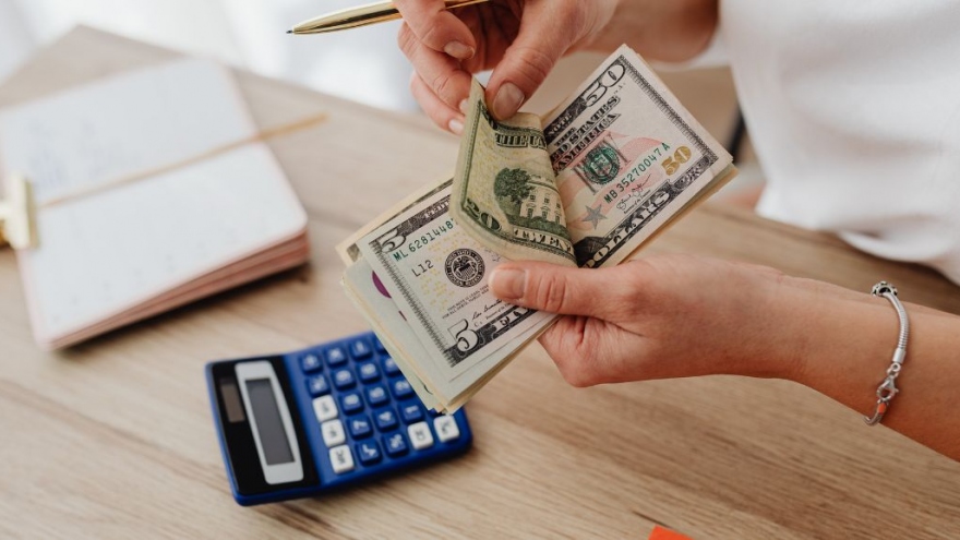 Sốc với cách chi tiêu hoang phí của vợ