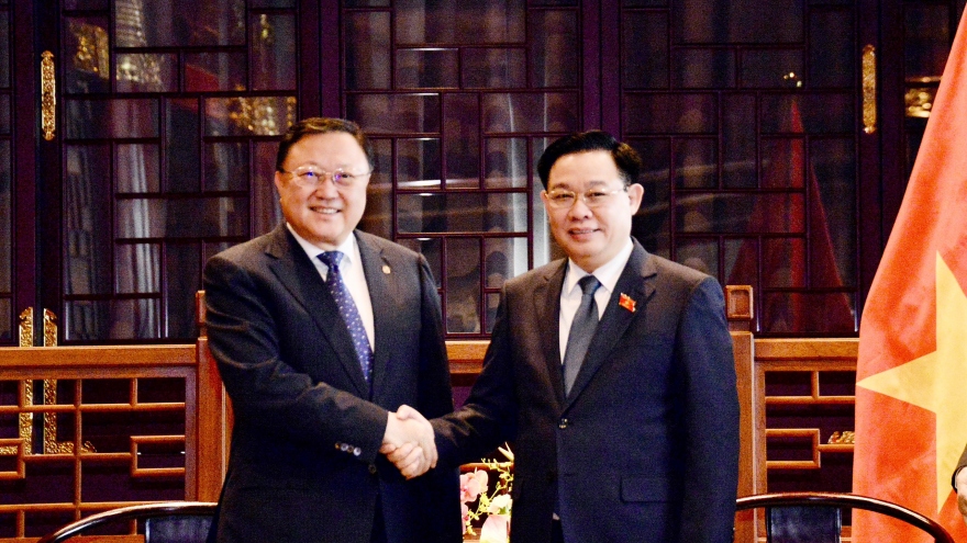 Chủ tịch Quốc hội Vương Đình Huệ tiếp, thăm các tập đoàn lớn của Trung Quốc