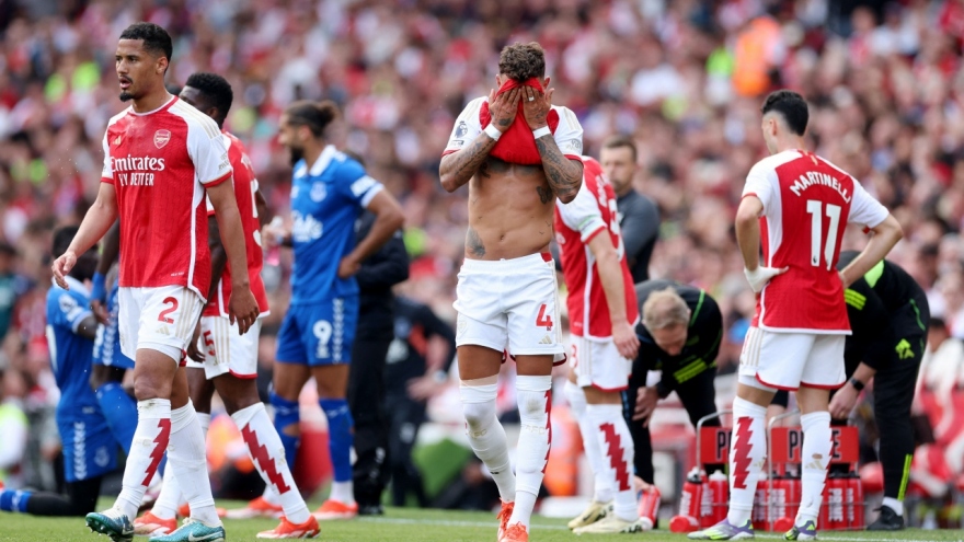 Thắng Everton, Arsenal vẫn cay đắng nhìn Man City đăng quang ngôi vô địch