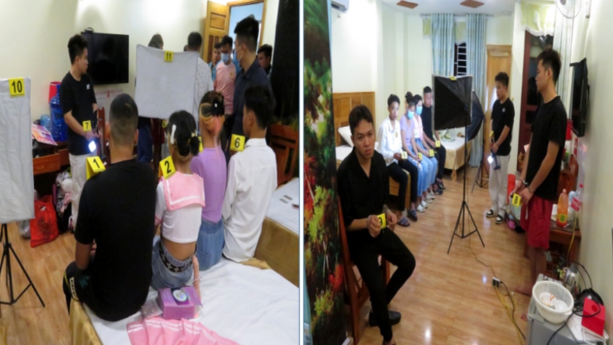 Bắt giữ nhóm đối tượng tổ chức quan hệ tình dục và khiêu dâm để livestream
