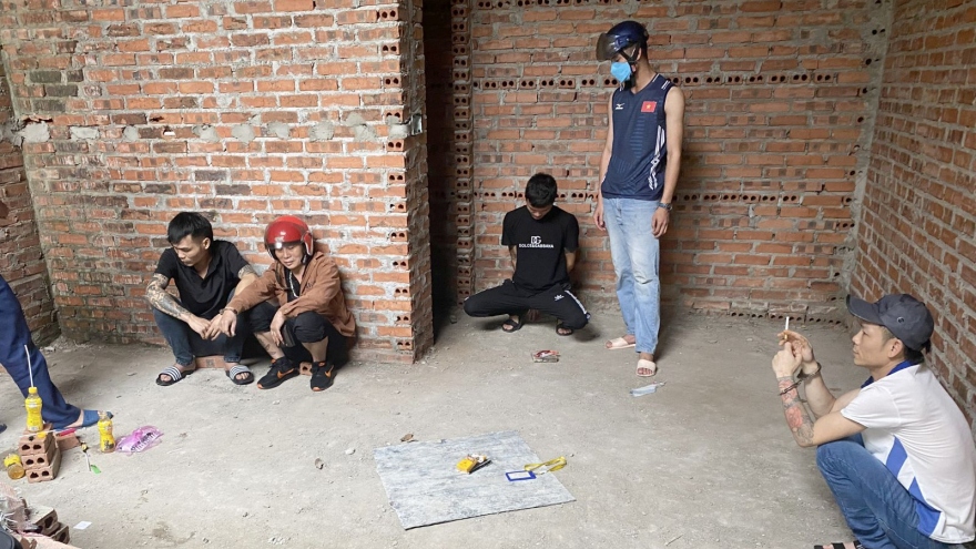 Rủ nhau ra công trường để sử dụng ma túy