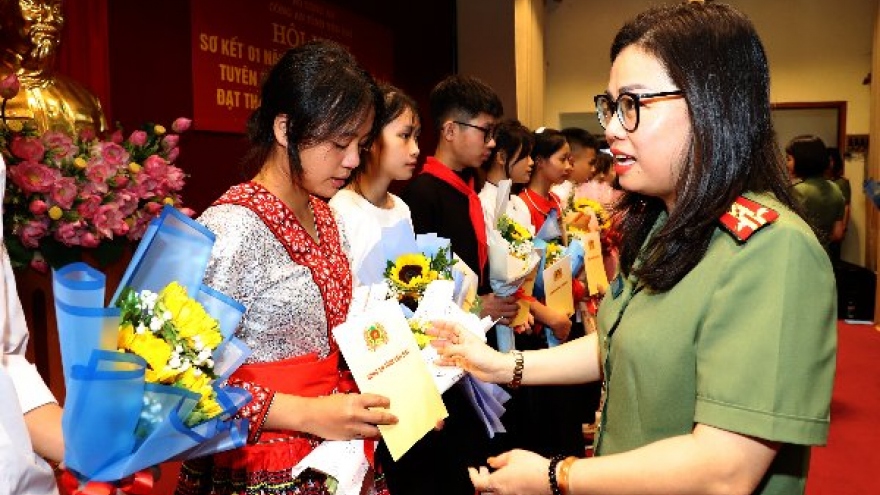 Nữ đại tá truyền cảm hứng cho cán bộ, chiến sĩ ở Công an tỉnh Yên Bái