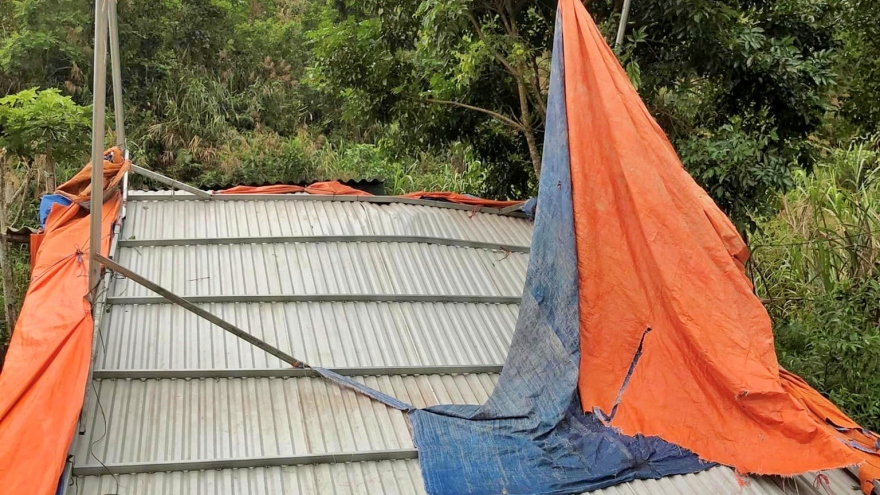 Gần 300 ngôi nhà ở Bắc Kạn hư hại do dông lốc trong đêm