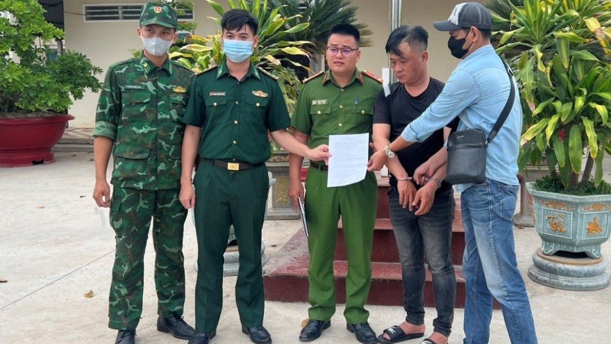 Tóm gọn đối tượng cướp giật ở TP.HCM định bỏ trốn qua Campuchia