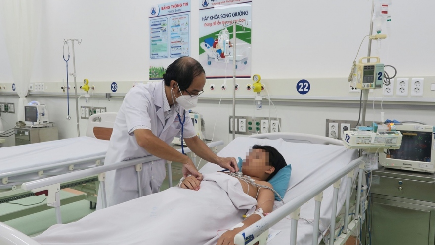 Nắng nóng kéo dài, nguy cơ ngộ độc thực phẩm từ thức ăn đường phố