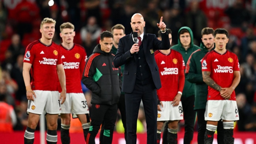 Erik Ten Hag bị la ó khi hứa vô địch FA Cup