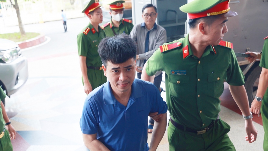 Vụ án Việt Á: Tiết lộ về 54 sổ tiết kiệm đứng tên người thân của Phan Quốc Việt