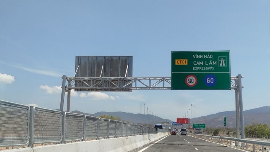 Xử lý nhóm thanh thiếu niên ném đá lên đường cao tốc