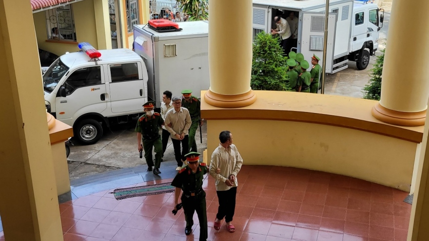 Nhiều bị cáo nguyên là cán bộ xã ra hầu tòa do sai phạm mua bán xe mô tô 2 bánh