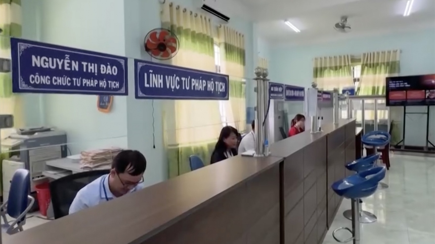 Giải quyết nhân sự dôi dư sau sáp nhập huyện, xã