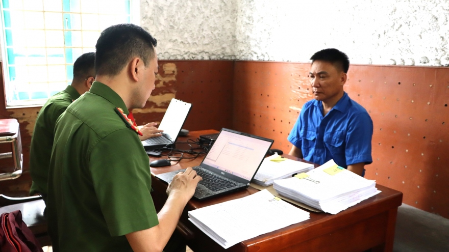 Quảng Ninh: Bán đất khống, chiếm đoạt 1 tỷ đồng