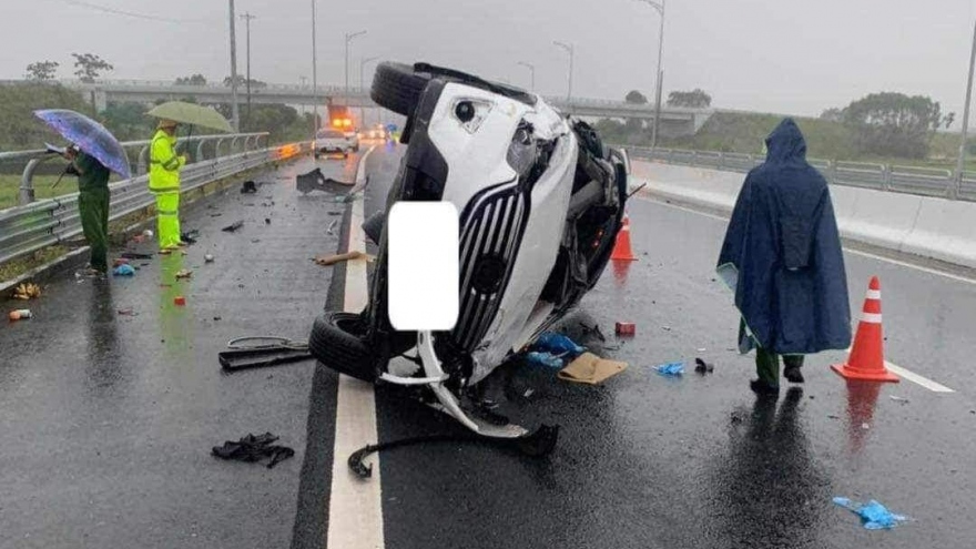 Lật ô tô trên cao tốc Vân Đồn - Móng Cái khiến tài xế tử vong