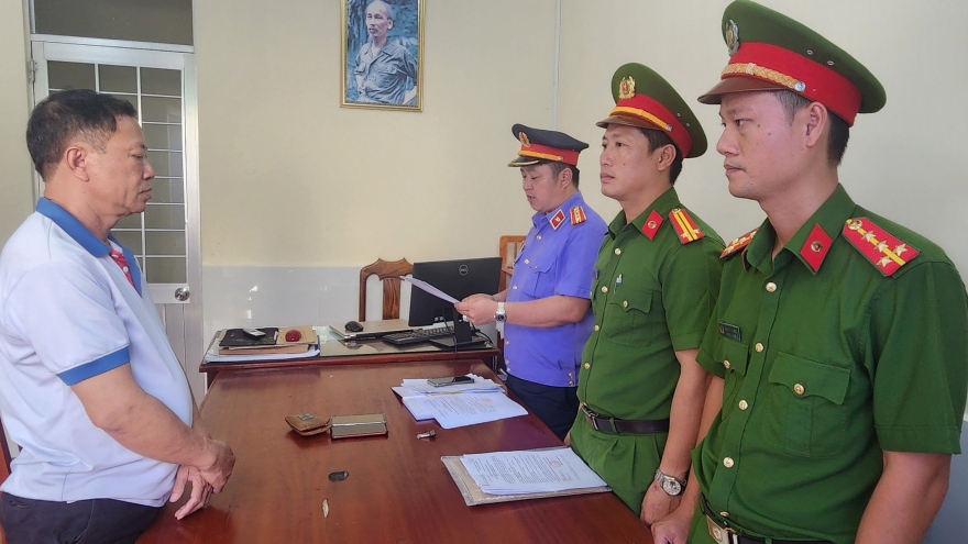 Nóng 24h: Nguyên Chủ tịch xã hô biến đất của người khác thành đất của người nhà