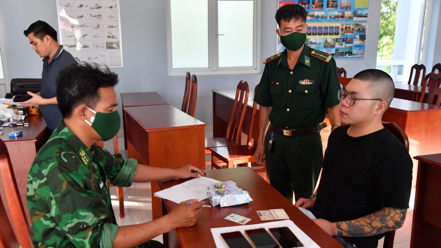 Phát hiện người nước ngoài mang ma túy vào Việt Nam