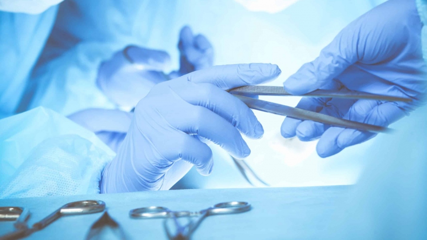 Lên bàn mổ, "bác sĩ phòng khám quốc tế" mới tư vấn tiểu phẫu đủ thứ?