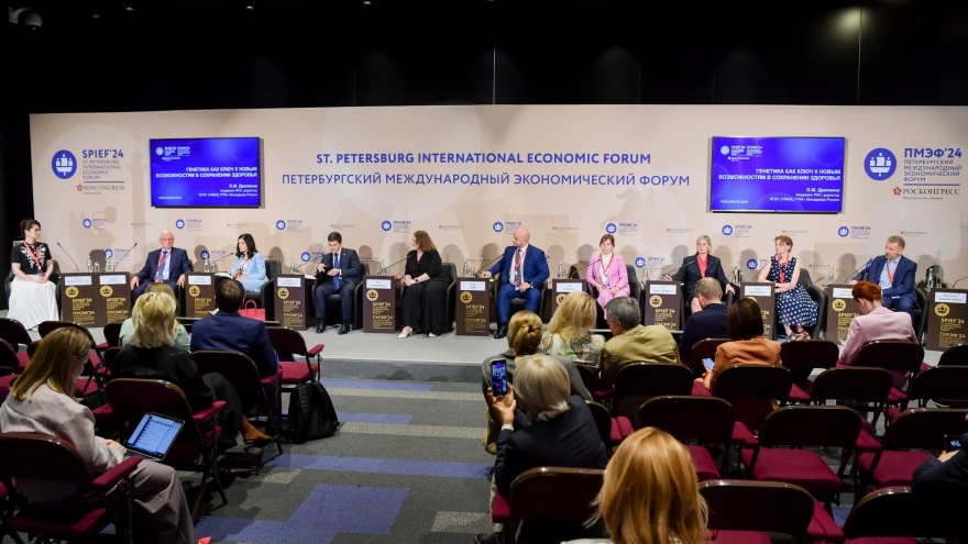 Phó Thủ tướng Trần Lưu Quang dự Diễn đàn Kinh tế Quốc tế St. Petersburg