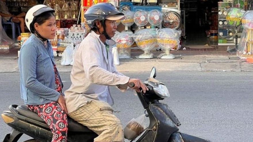 Cà Mau: Cặp vợ chồng ở rong ruổi khắp nơi tìm con mất tích