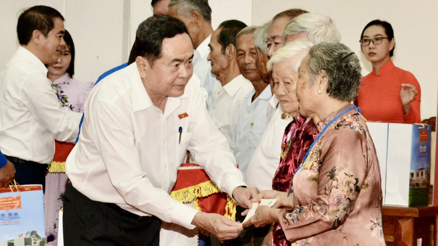 Chủ tịch Quốc hội: Chăm lo gia đình người có công là đạo lý uống nước nhớ nguồn