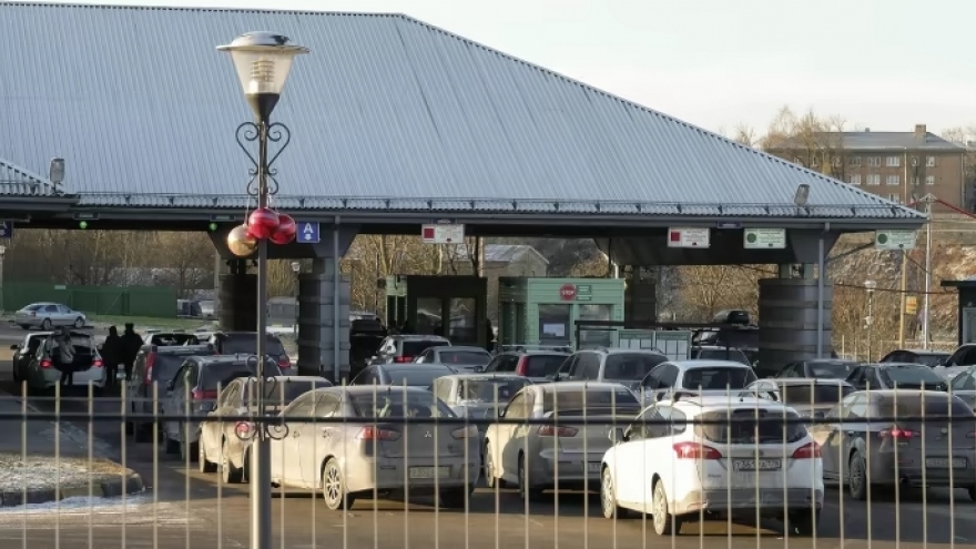 Estonia tăng cường kiểm soát hàng hóa tại biên giới với Nga