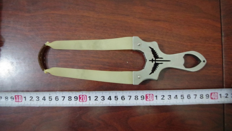 Đã tìm ra người bắn vỡ kính xe khách trên cao tốc Mỹ Thuận - Cần Thơ