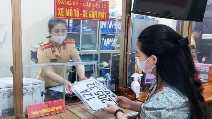 Mua xe ô tô mới tiết kiệm 6 triệu đồng lệ phí đăng ký biển