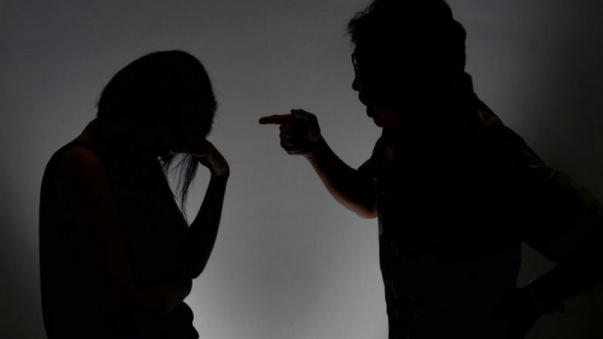 Bị chồng nghi ngờ, đổ vạ cho tội ngoại tình