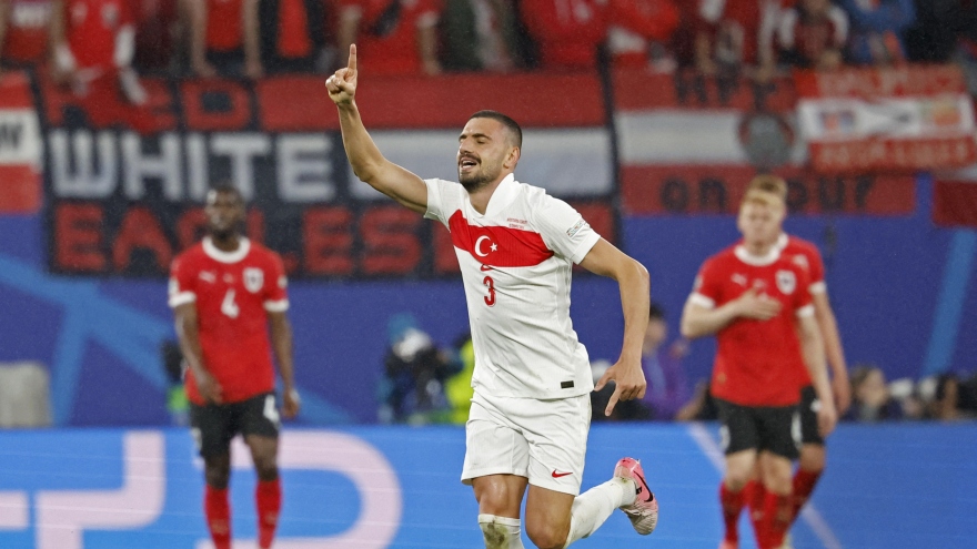 Kết quả EURO hôm nay 3/7: Thổ Nhĩ Kỳ vào tứ kết nhờ cú đúp của trung vệ