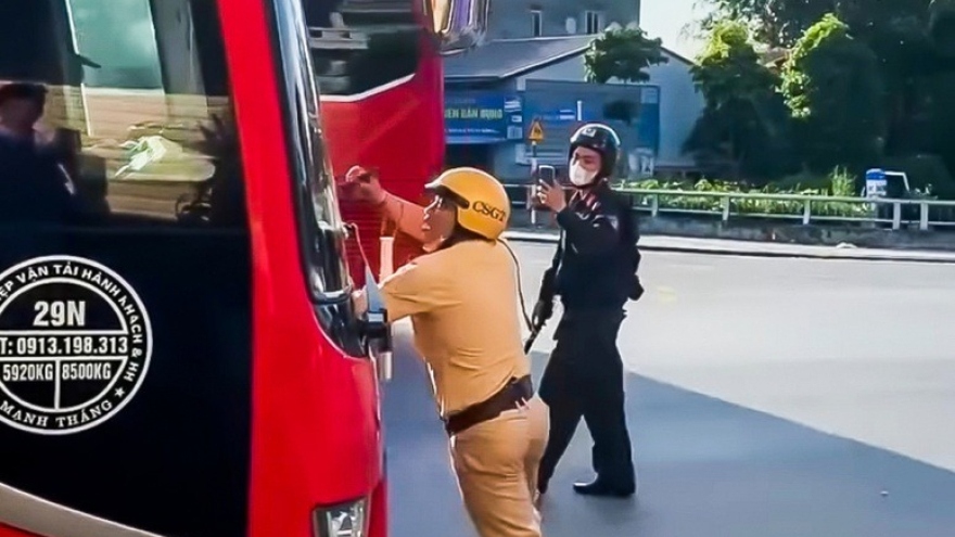 Khởi tố lái xe khách húc CSGT để “thông chốt” ở Hải Dương