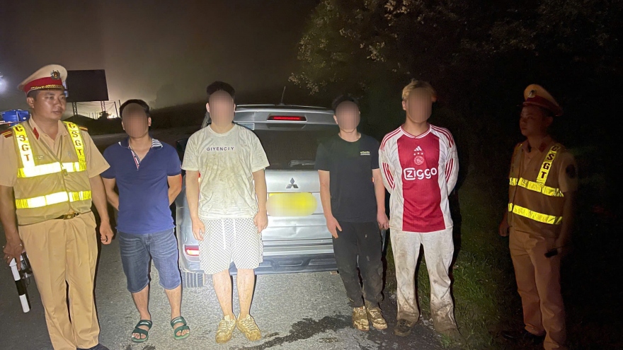 Phát hiện taxi chở theo 3 người nước ngoài nhập cảnh trái phép ở Cao Bằng