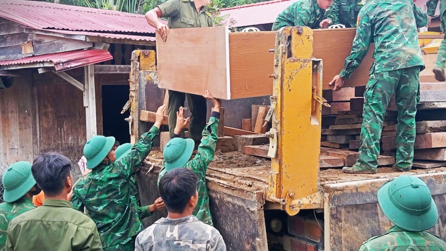 Quảng Nam di dời nhà cửa, tài sản người dân làng sạt lở đến nơi ở tạm