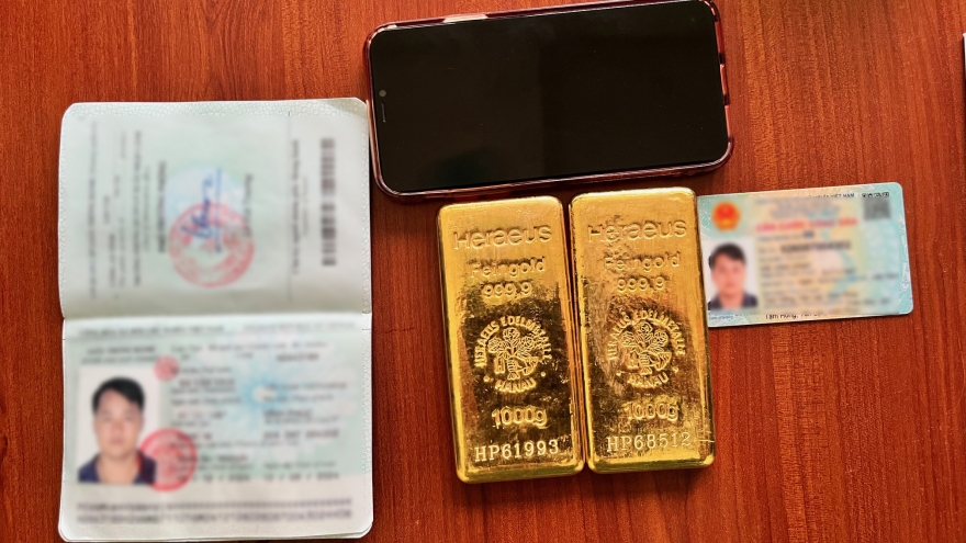 Giấu 2kg vàng để vận chuyển trái phép qua biên giới