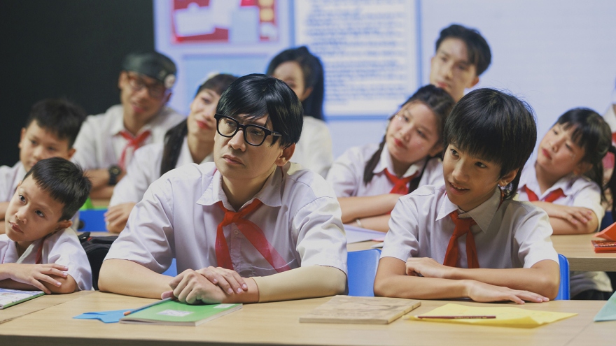 Duy Mạnh lần đầu khoe vũ đạo, rủ con trai út đóng MV “Tôi là dân 37”