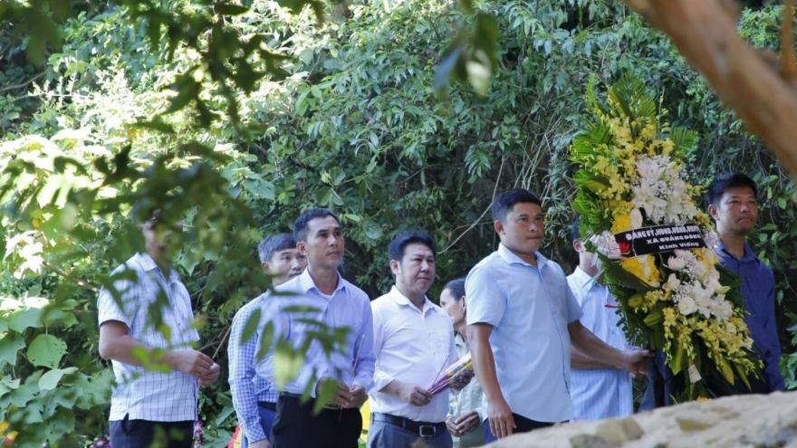 Phu nhân Đại tướng Võ Nguyên Giáp an nghỉ tại Vũng Chùa- Đảo Yến (Quảng Bình)