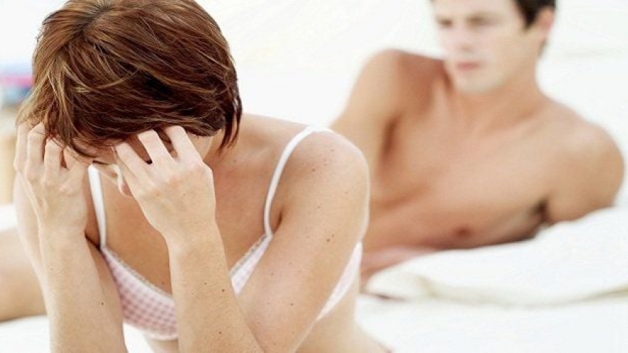 Có nên kết hôn vì đã lỡ bầu khi chồng chưa cưới vẫn giữ quan hệ với "người cũ"