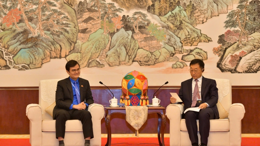 Bí thư thứ nhất Trung ương Đoàn Bùi Quang Huy chào xã giao lãnh đạo Quảng Tây