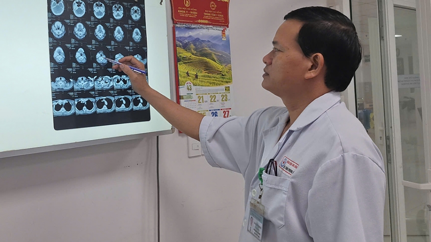 Bệnh viện Đà Nẵng phẫu thuật thành công khối u thân cảnh