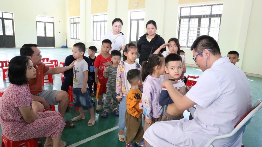 Trên 8.000 trẻ em ở vùng khó khăn Lạng Sơn được khám tim miễn phí