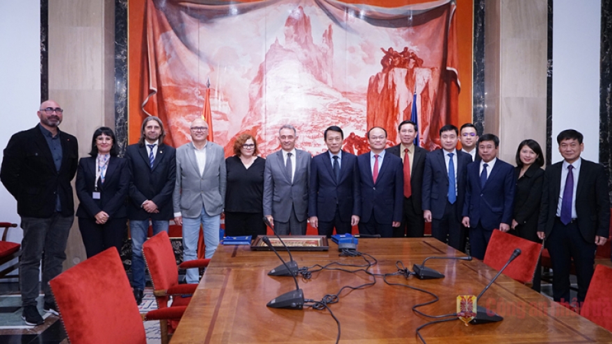 Tăng cường hợp tác với các cơ quan thực thi pháp luật Tây Ban Nha và Đức