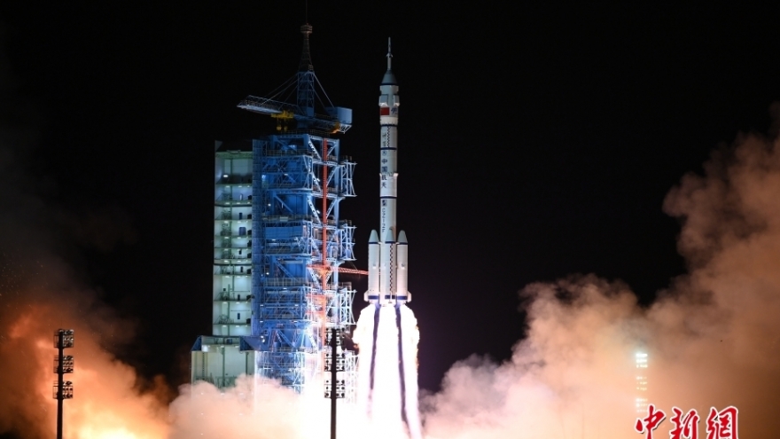 Trung Quốc phóng tàu vũ trụ có người lái Thần Châu-19