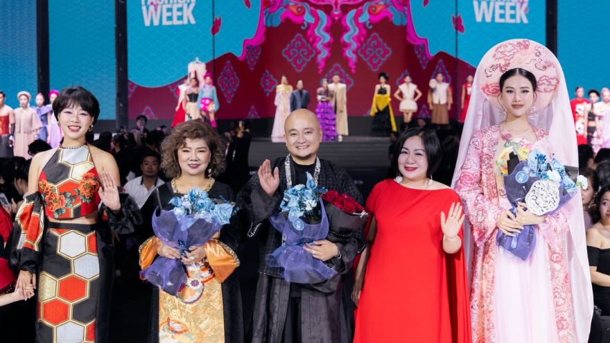 Hoa hậu Bùi Quỳnh Hoa làm Vedette trong bộ sưu tập mới của NTK Cao Minh Tiến