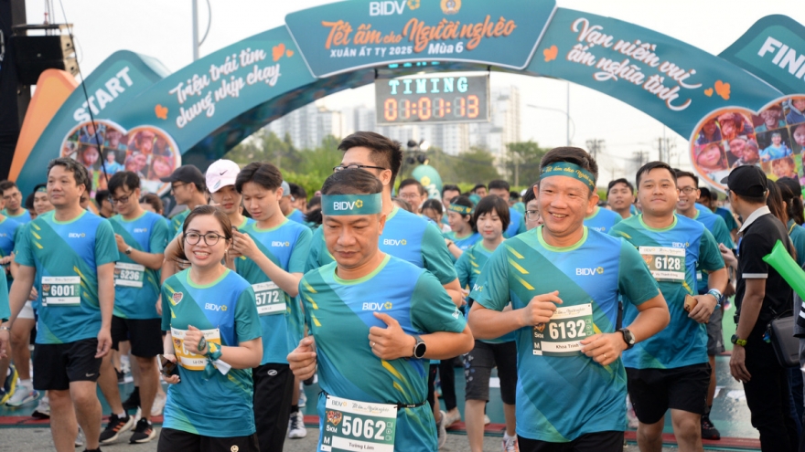 Khởi động Giải chạy mang Tết ấm cho đồng bào nghèo