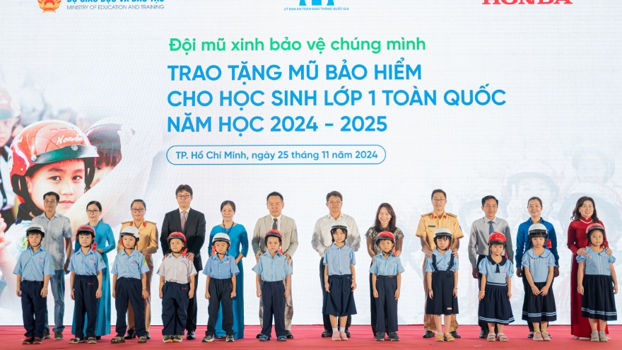 Honda Việt Nam phát động Trao tặng mũ bảo hiểm cho học sinh lớp 1
