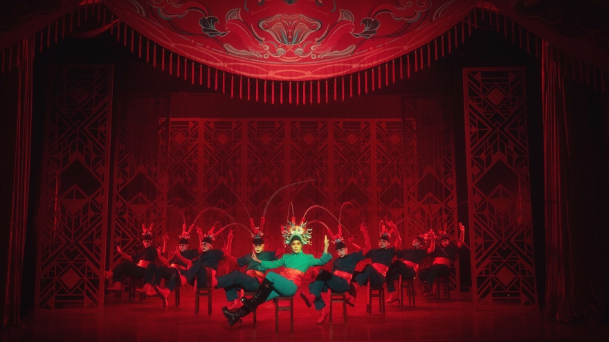 Trúc Nhân hé lộ hậu trường “phân thân” thành 6 nhân cách trong MV mới