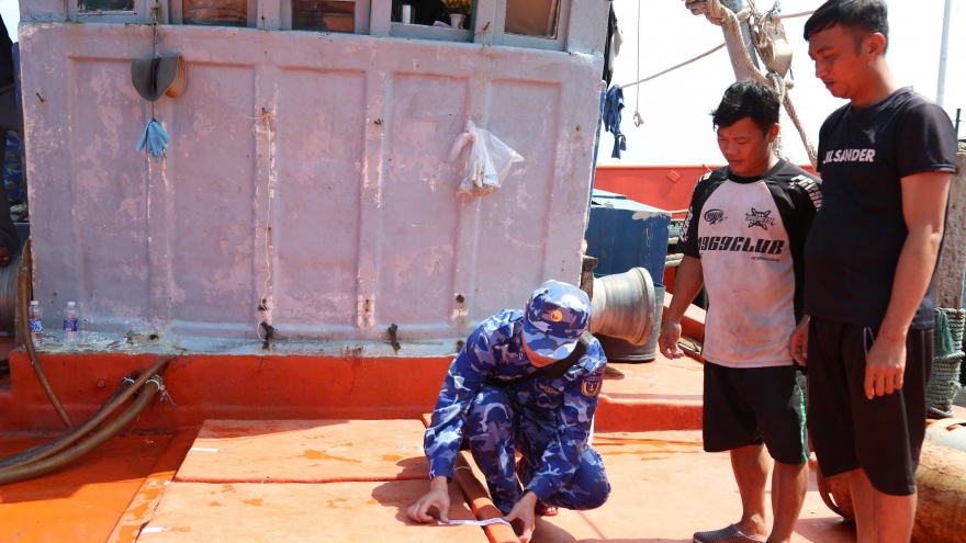 Kiên Giang: Cảnh sát biển bắt giữ 1 tàu vi phạm IUU