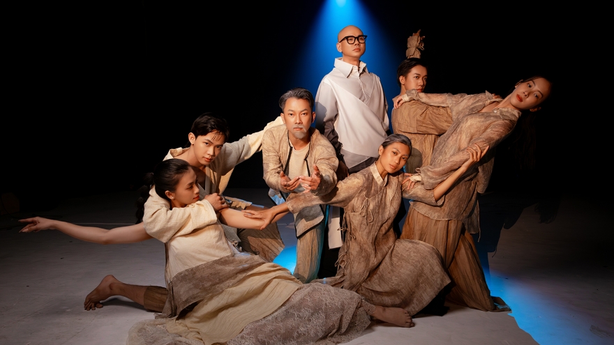 Phan Đinh Tùng vượt "chông gai" với màn múa đương đại trong MV mới