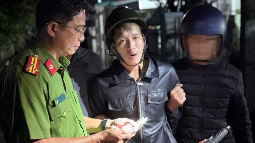 Bắt nghi phạm giết người sau 2 giờ lẩn trốn