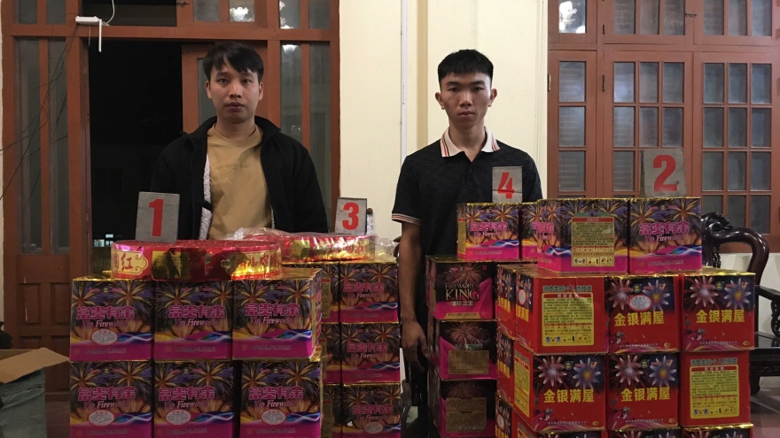 Bắt giữ 2 đối tượng vận chuyển hơn 1 tạ pháo nổ ở Bắc Kạn